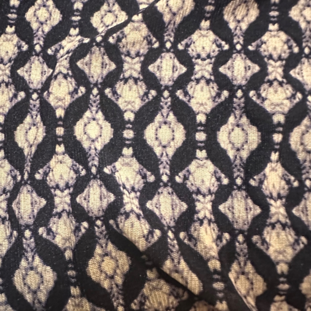 patterned top - Picture 3 of 3